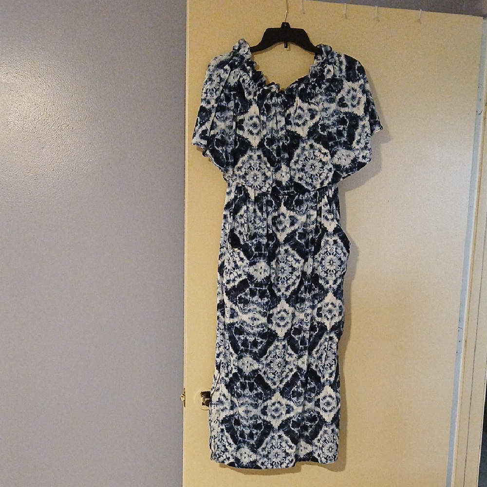 Elegant Blue and White Patterned Dress